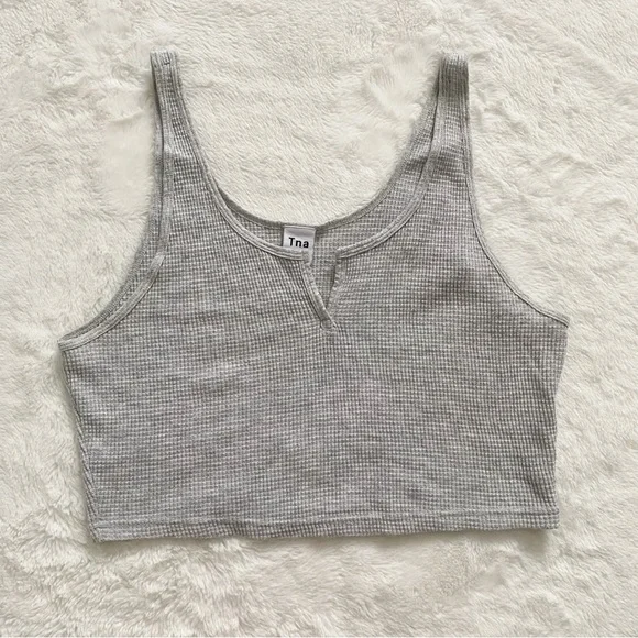 3/30$🤍 TNA | Grey waffle knit cropped tank - Picture 7 of 12